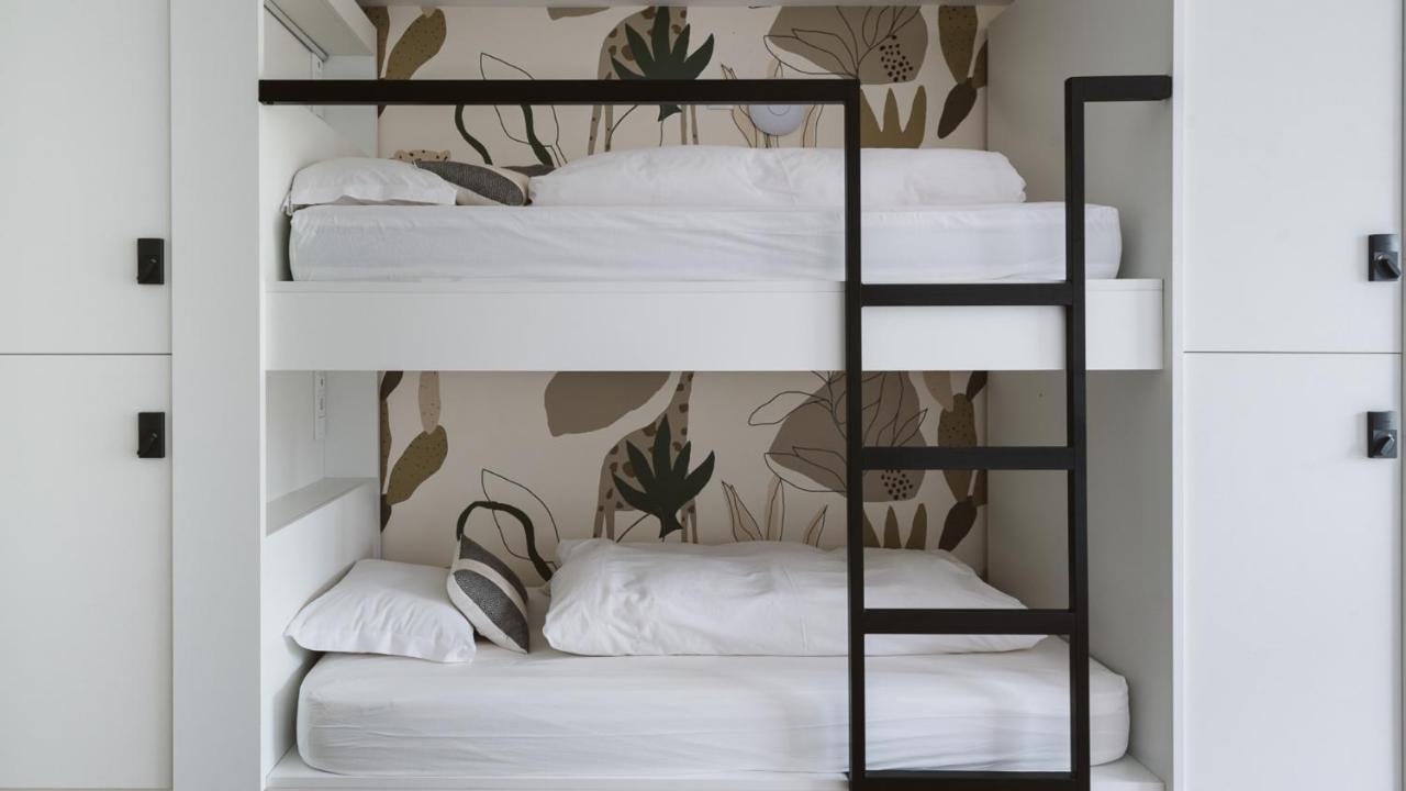 The Salty Pelican Beach Retreat Estoril Bagian luar foto